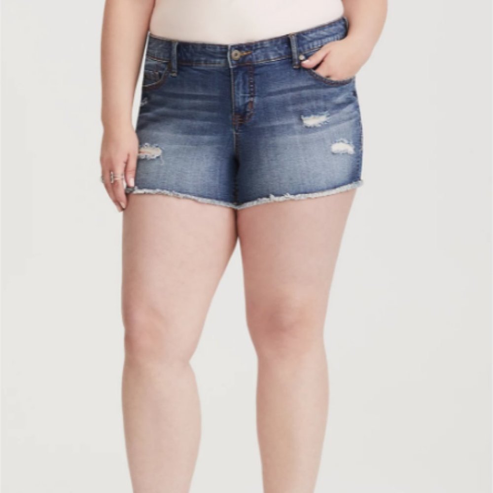 Torrid Women's Frayed Short Short Size 18 Medium Wash